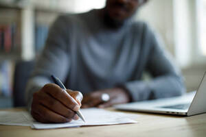 Ecrivain au travail